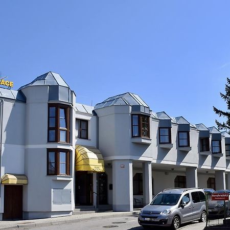 拉古拿酒店 捷克布杰约维采 外观 照片