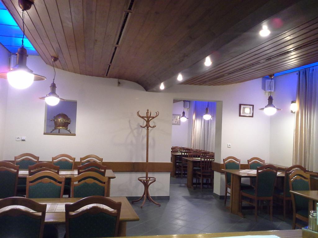 拉古拿酒店 捷克布杰约维采 外观 照片